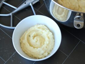 Eu uso minha batedeira para fazer purê de batatas mais fofo