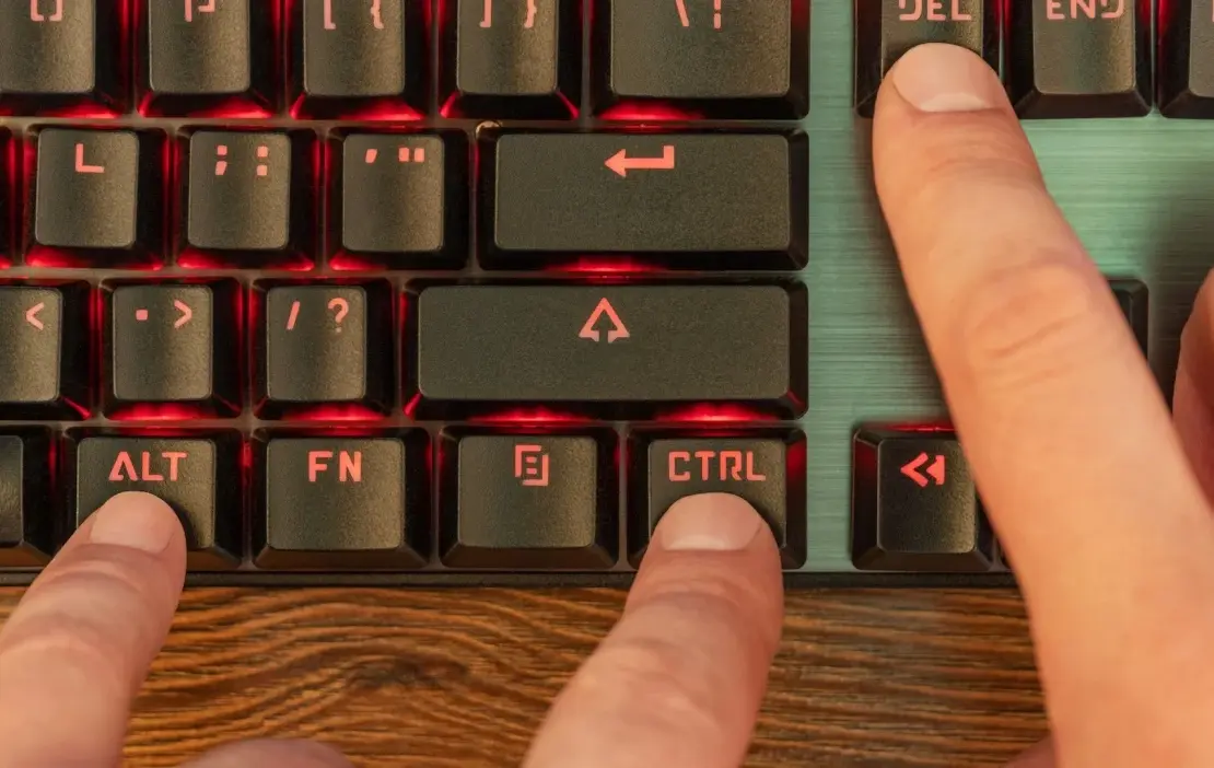 O Windows tem uma opção de reinicialização de emergência que você provavelmente não conhece e não estou falando de Ctrl+Alt+Del