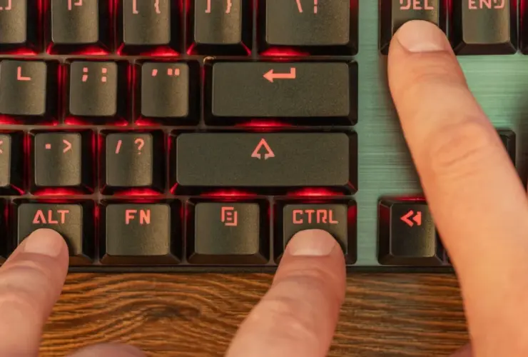 O Windows tem uma opção de reinicialização de emergência que você provavelmente não conhece e não estou falando de Ctrl+Alt+Del